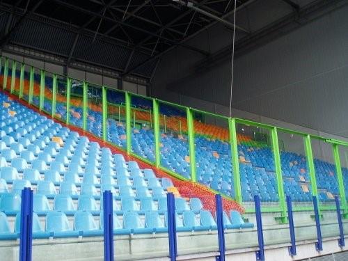 [AUTO] Kunststof ruiten in stadions en dug-outs